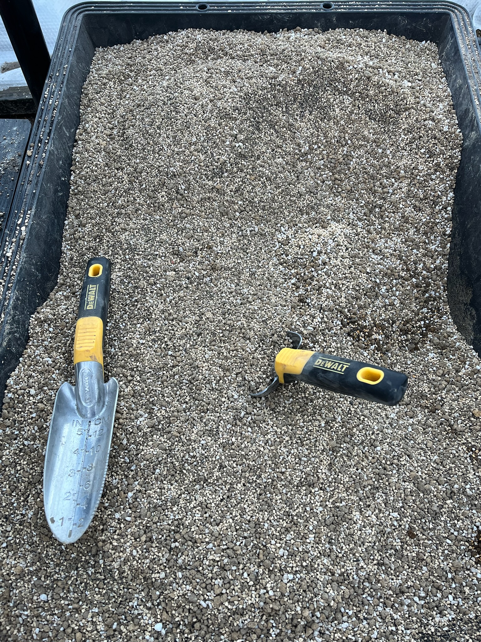 【用土】室内栽培とハウス栽培の用土の違い